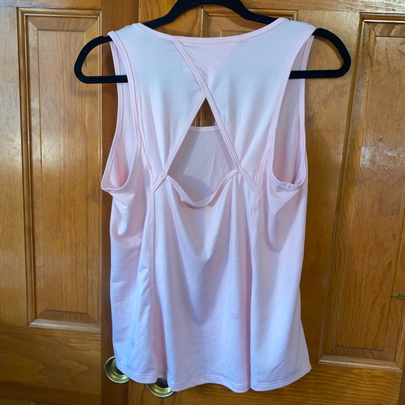 NWOT Old Navy Active top size L - Picture 2 of 3